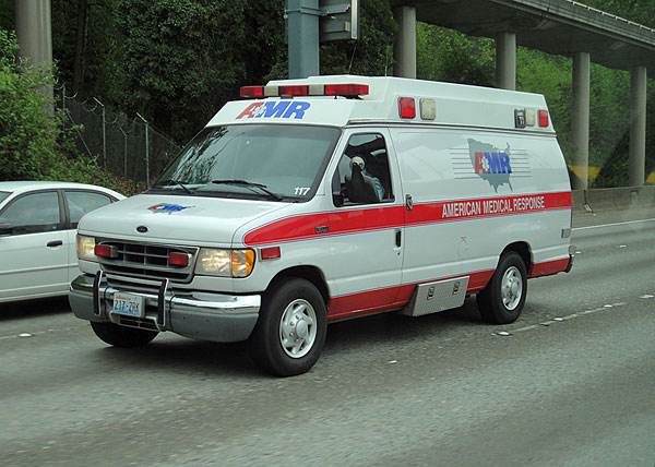 救護車生產(chǎn)廠家簡析車內(nèi)的醫(yī)療配置有哪些？