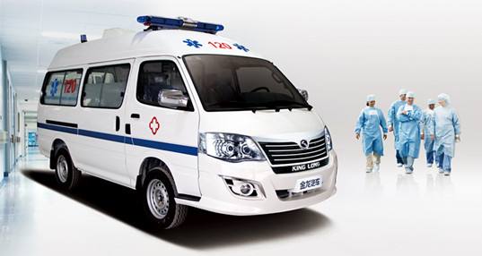 命懸一線牽動人心，救護車臨危不亂治病救人_